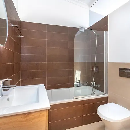 Hidden Gem In The Center Of Apartment *