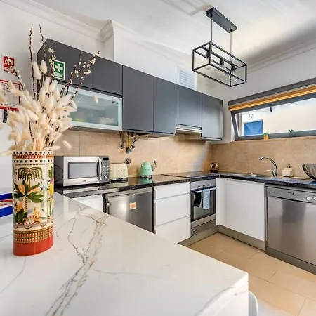 Hidden Gem In The Center Of * 알보르